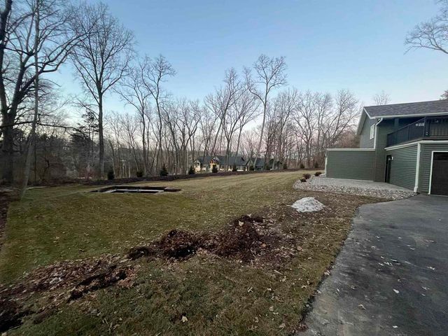 25130 Valley Dr Drive, Bettendorf, IA 52722