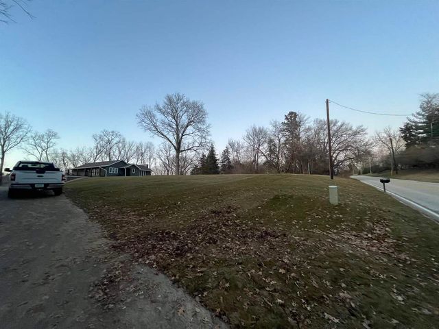 25130 Valley Dr Drive, Bettendorf, IA 52722