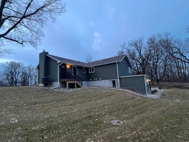 25130 Valley Dr Drive, Bettendorf, IA 52722