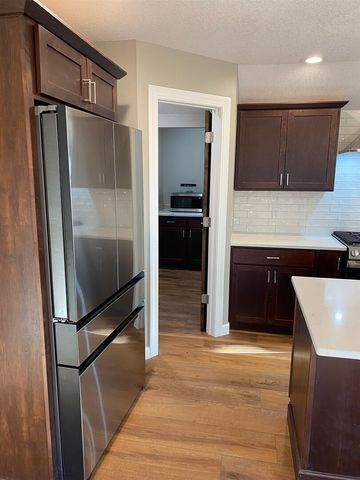 25130 Valley Dr Drive, Bettendorf, IA 52722