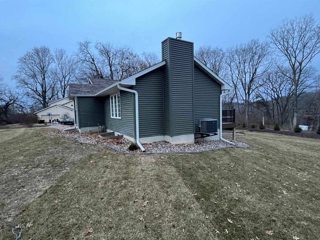 25130 Valley Dr Drive, Bettendorf, IA 52722