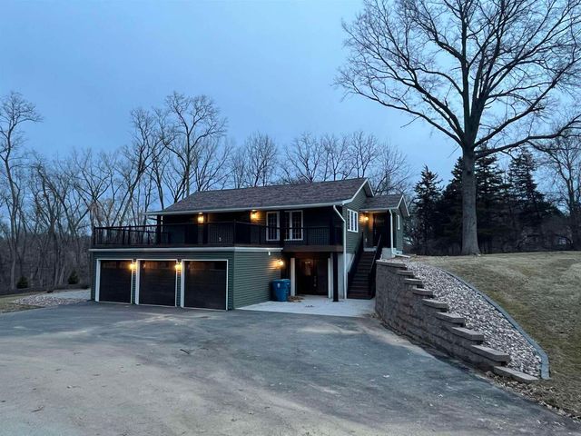 25130 Valley Dr Drive, Bettendorf, IA 52722