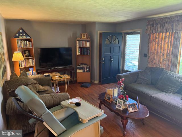 34 WOODLAND DR, Jacobus, PA 17407