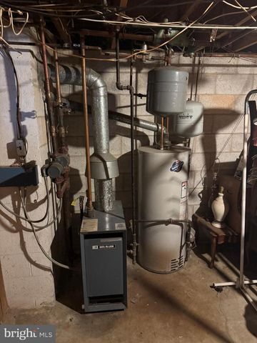 34 WOODLAND DR, Jacobus, PA 17407