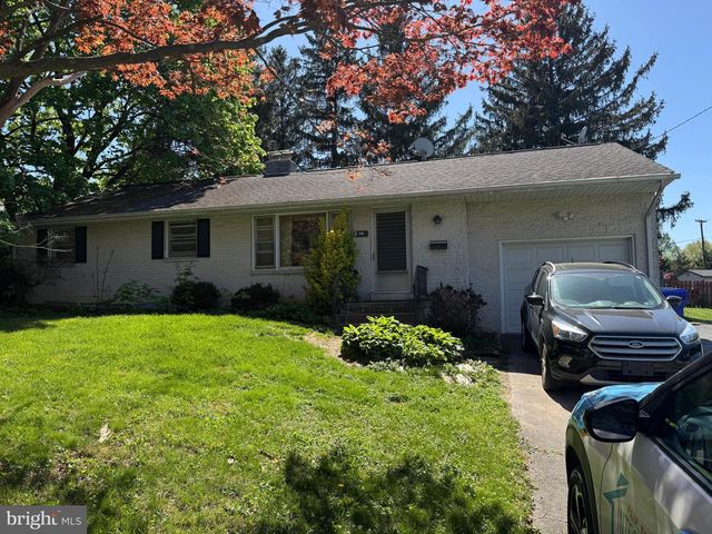 34 WOODLAND DR, Jacobus, PA 17407