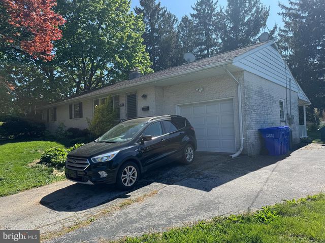 34 WOODLAND DR, Jacobus, PA 17407