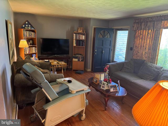 34 WOODLAND DR, Jacobus, PA 17407