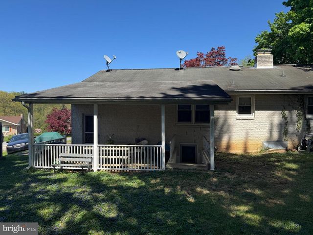 34 WOODLAND DR, Jacobus, PA 17407