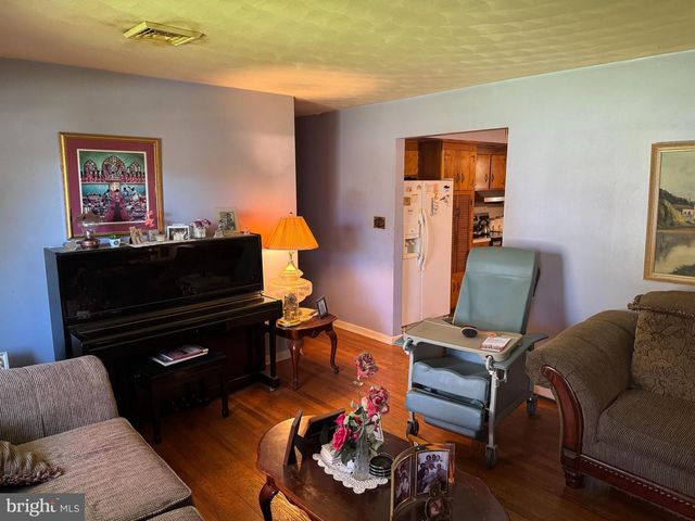 34 WOODLAND DR, Jacobus, PA 17407