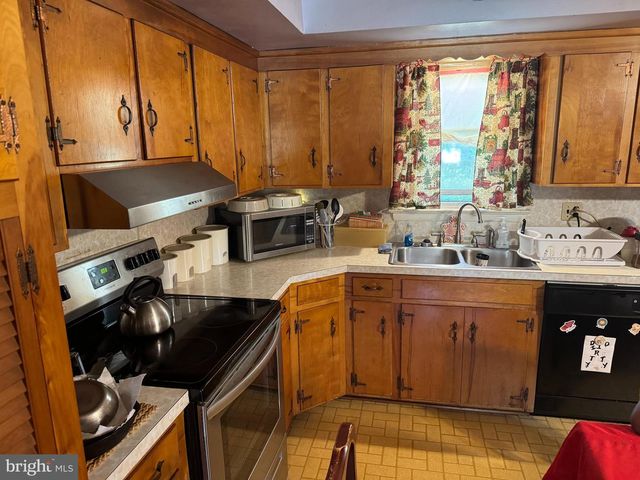 34 WOODLAND DR, Jacobus, PA 17407