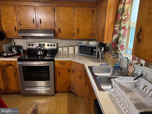 34 WOODLAND DR, Jacobus, PA 17407