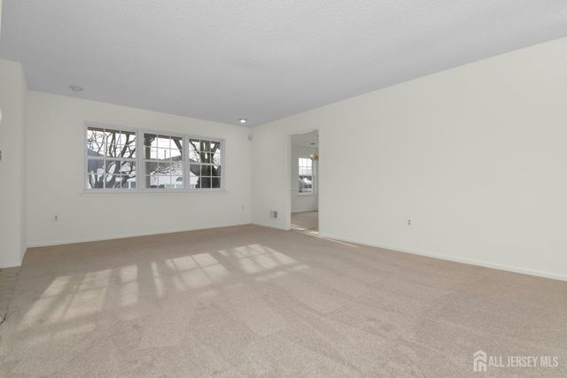 277 E Nighthawk Drive, Monroe, NJ 08831