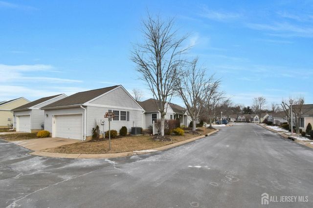 277 E Nighthawk Drive, Monroe, NJ 08831