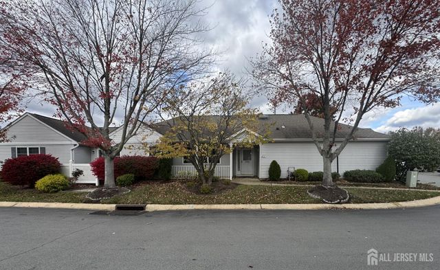 277 E Nighthawk Drive, Monroe, NJ 08831