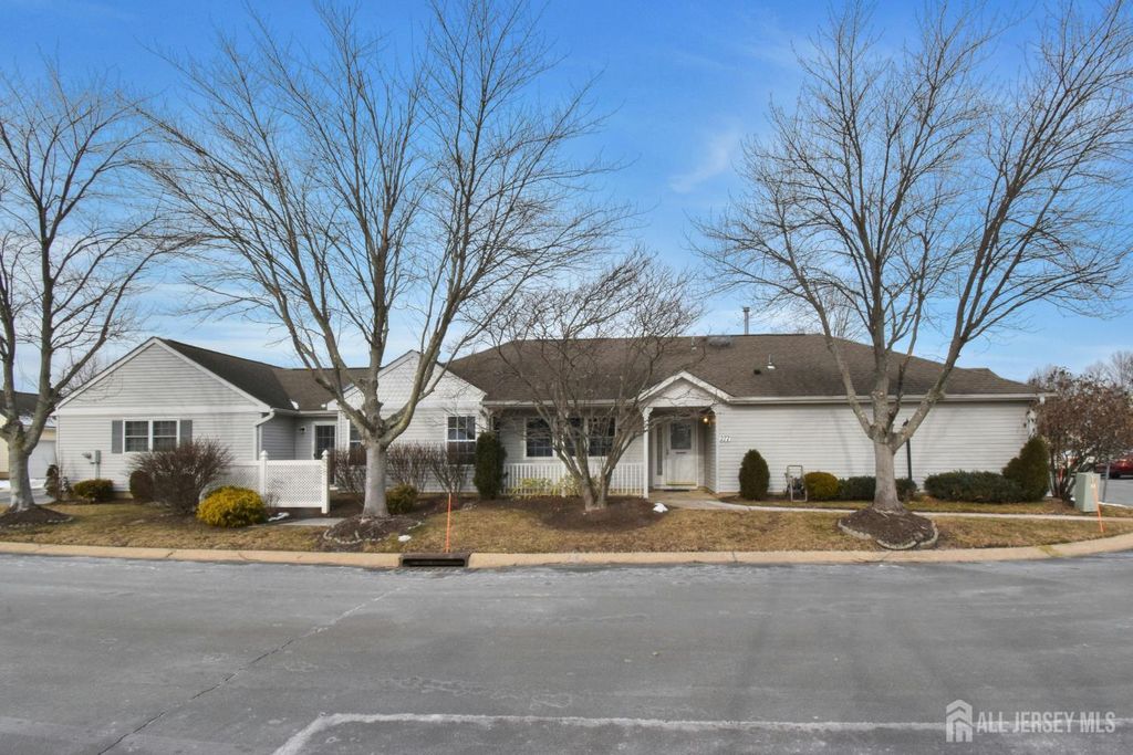 277 E Nighthawk Drive, Monroe, NJ 08831