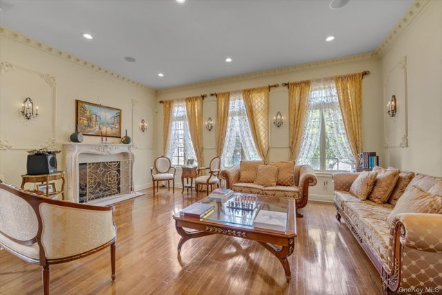 760 Hillcrest Place, North Woodmere, NY 11581