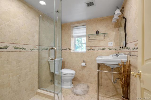 760 Hillcrest Place, North Woodmere, NY 11581