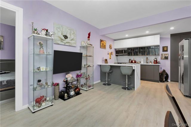 15 W End Avenue 3F, Brooklyn, NY 11235