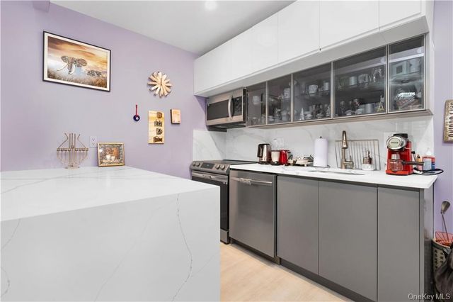 15 W End Avenue 3F, Brooklyn, NY 11235