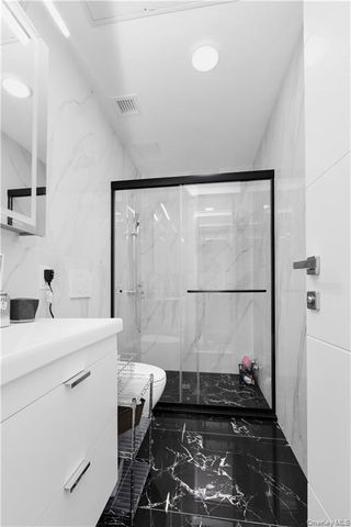 15 W End Avenue 3F, Brooklyn, NY 11235