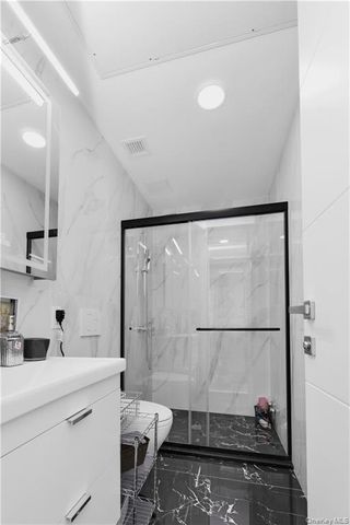 15 W End Avenue 3F, Brooklyn, NY 11235