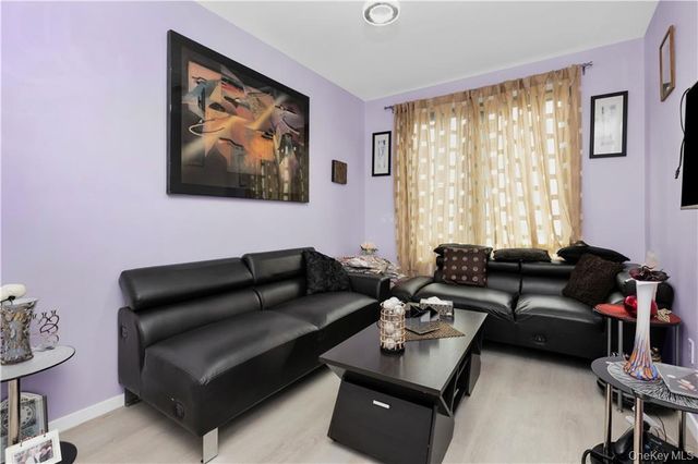 15 W End Avenue 3F, Brooklyn, NY 11235