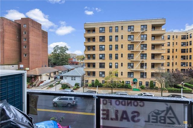 15 W End Avenue 3F, Brooklyn, NY 11235