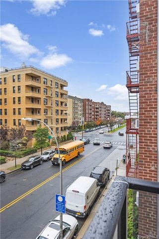 15 W End Avenue 3F, Brooklyn, NY 11235
