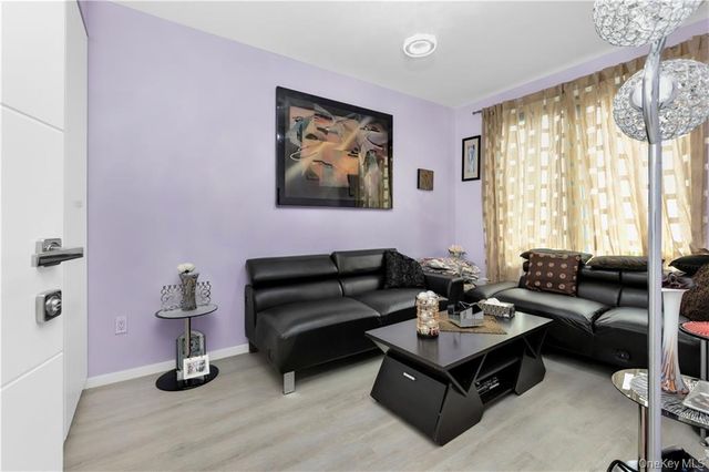 15 W End Avenue 3F, Brooklyn, NY 11235