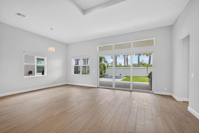 9901 Regency Way, Palm Beach Gardens, FL 33412