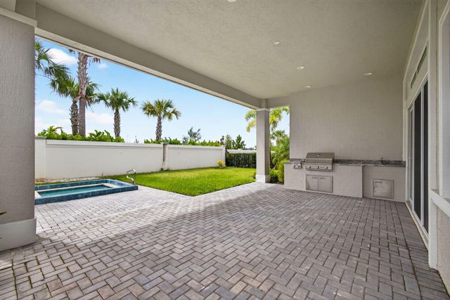 9901 Regency Way, Palm Beach Gardens, FL 33412