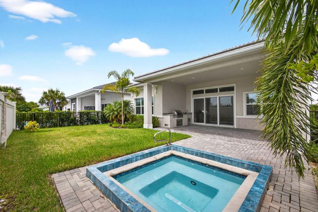 9901 Regency Way, Palm Beach Gardens, FL 33412