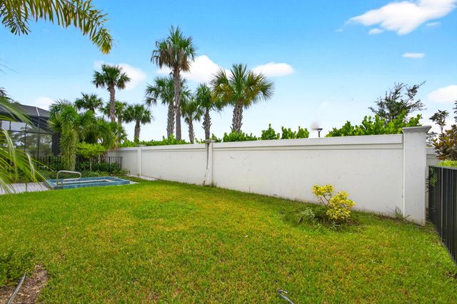 9901 Regency Way, Palm Beach Gardens, FL 33412