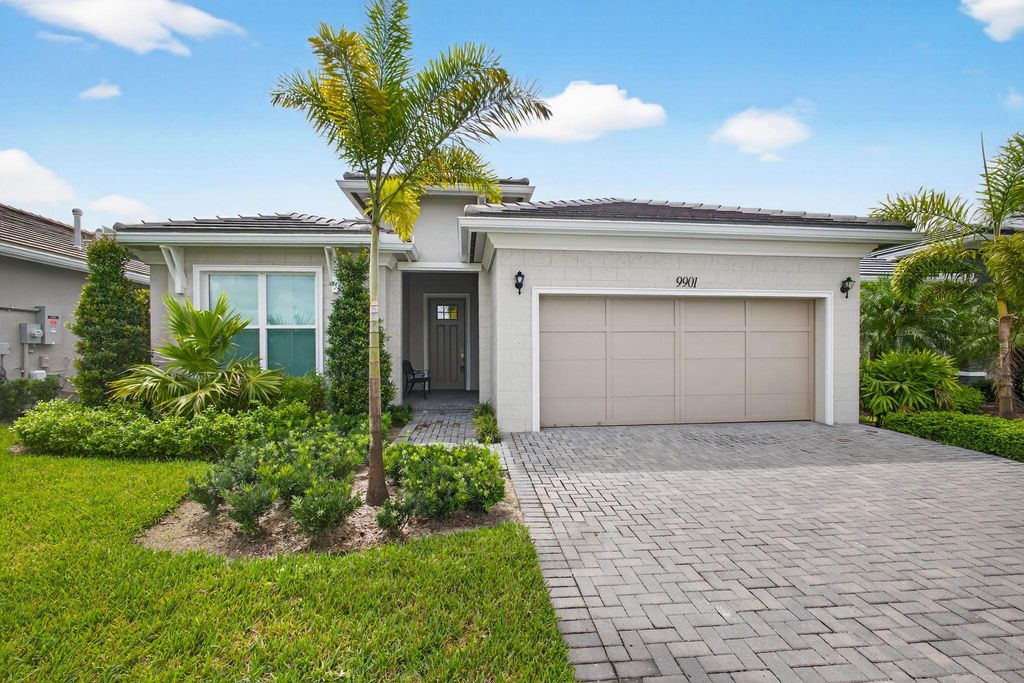 9901 Regency Way, Palm Beach Gardens, FL 33412