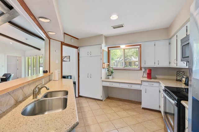 1217 Glade Street, College Station, TX 77840