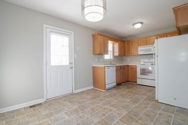 302 Chesire Way, Oak Grove, KY 42262