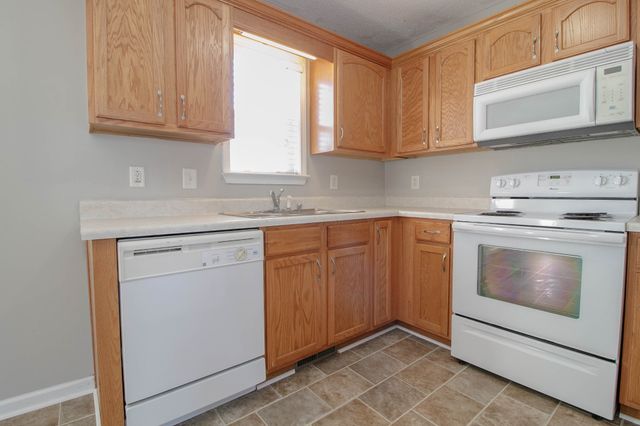 302 Chesire Way, Oak Grove, KY 42262