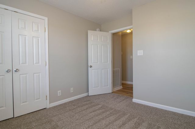 302 Chesire Way, Oak Grove, KY 42262