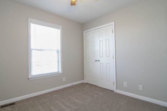 302 Chesire Way, Oak Grove, KY 42262