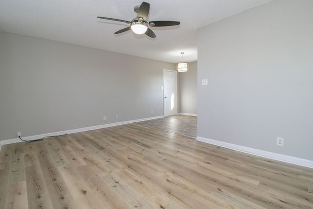 302 Chesire Way, Oak Grove, KY 42262