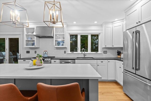 10 Brownell Way, South Burlington, VT 05403