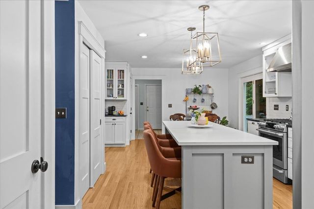 10 Brownell Way, South Burlington, VT 05403