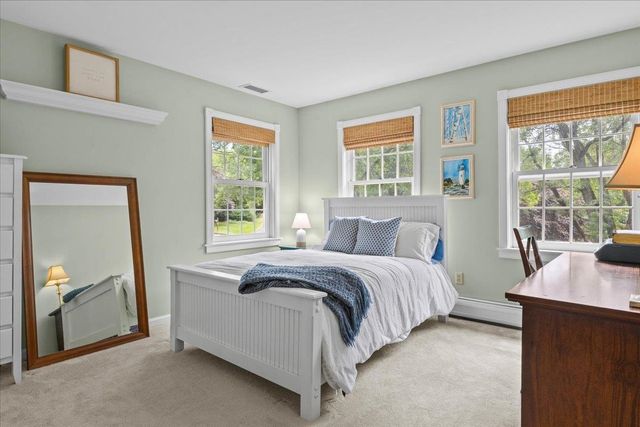 10 Brownell Way, South Burlington, VT 05403