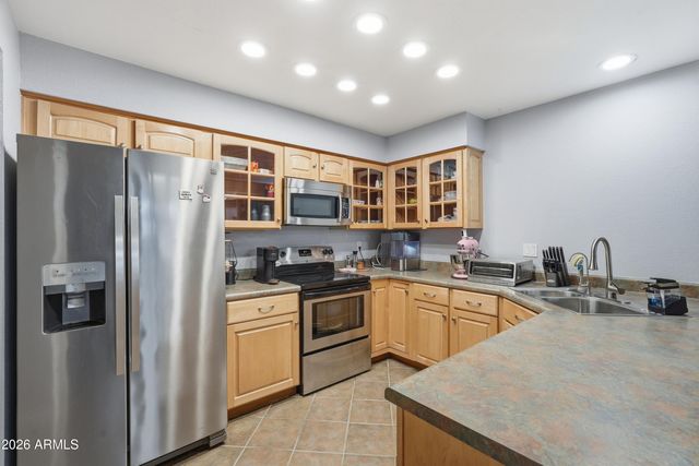 3302 E AIRE LIBRE Avenue 102, Phoenix, AZ 85032