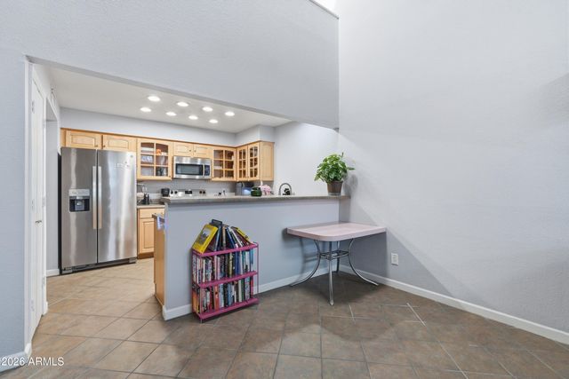 3302 E AIRE LIBRE Avenue 102, Phoenix, AZ 85032