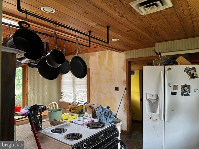 520 W WEYMOUTH RD, Vineland, NJ 08360