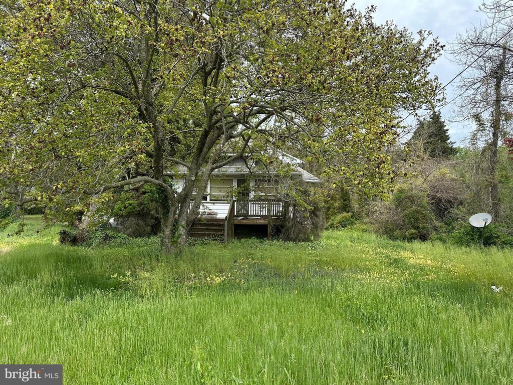 520 W WEYMOUTH RD, Vineland, NJ 08360