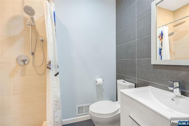 87 Monroe Avenue, Cresskill, NJ 07626