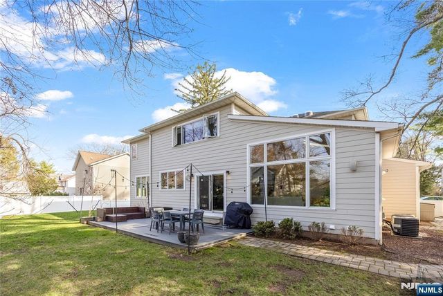 87 Monroe Avenue, Cresskill, NJ 07626