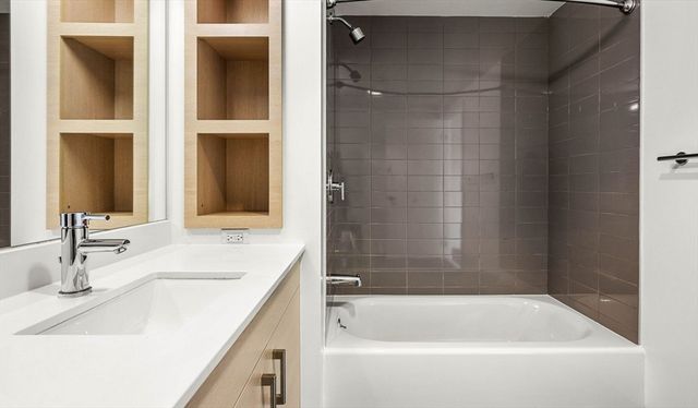 99 Kneeland St 703, Boston, MA 02111